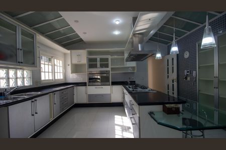 Casa de condomínio à venda com 600m², 4 quartos e 4 vagasCozinha
