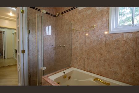 Casa de condomínio à venda com 600m², 4 quartos e 4 vagas Casa de condomínio à venda com 600m², 4 quartos e 4 vagasBanheiro da Suíte 2