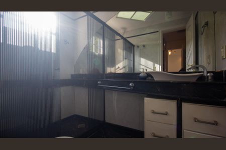 Casa de condomínio à venda com 600m², 4 quartos e 4 vagas Casa de condomínio à venda com 600m², 4 quartos e 4 vagasBanheiro da Suíte 3