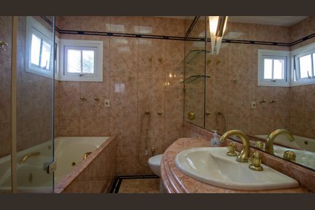 Casa de condomínio à venda com 600m², 4 quartos e 4 vagasBanheiro da Suíte 2