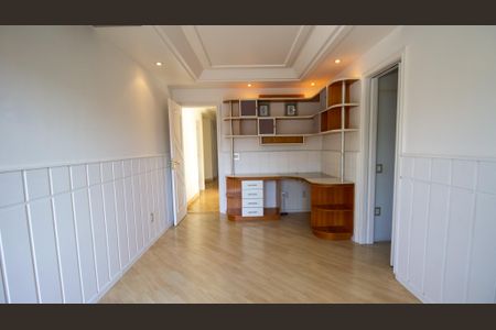 Casa de condomínio à venda com 600m², 4 quartos e 4 vagas Casa de condomínio à venda com 600m², 4 quartos e 4 vagasSuíte 2