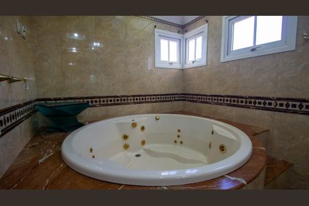 Casa de condomínio à venda com 600m², 4 quartos e 4 vagas Casa de condomínio à venda com 600m², 4 quartos e 4 vagasBanheiro da Suíte 1