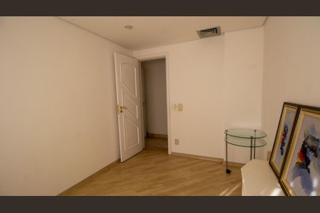 Casa de condomínio à venda com 600m², 4 quartos e 4 vagas Casa de condomínio à venda com 600m², 4 quartos e 4 vagasQuarto