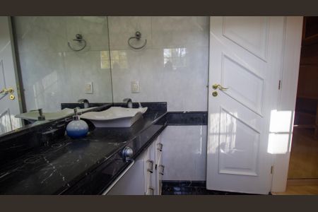 Casa de condomínio à venda com 600m², 4 quartos e 4 vagasBanheiro da Suíte 3