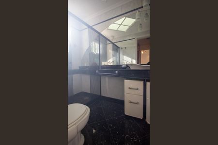 Casa de condomínio à venda com 600m², 4 quartos e 4 vagas Casa de condomínio à venda com 600m², 4 quartos e 4 vagasBanheiro da Suíte 3