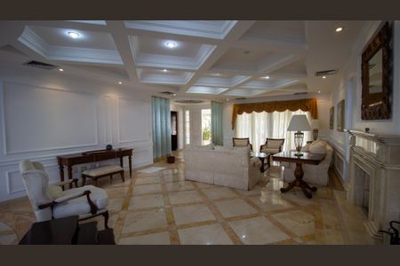 Casa de condomínio à venda com 600m², 4 quartos e 4 vagas Casa de condomínio à venda com 600m², 4 quartos e 4 vagasSala