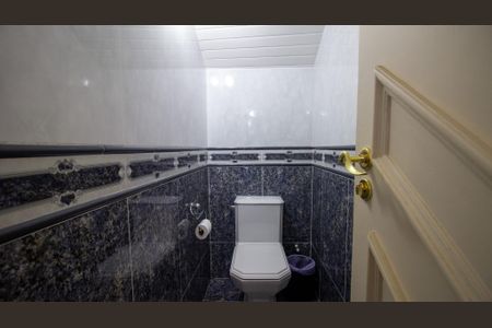 Casa de condomínio à venda com 600m², 4 quartos e 4 vagas Casa de condomínio à venda com 600m², 4 quartos e 4 vagasLavabo do Sotão