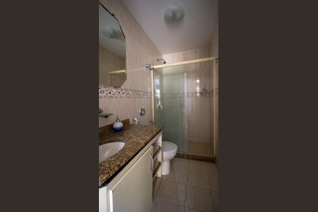 Casa de condomínio à venda com 600m², 4 quartos e 4 vagas Casa de condomínio à venda com 600m², 4 quartos e 4 vagasBanheiro de Serviço