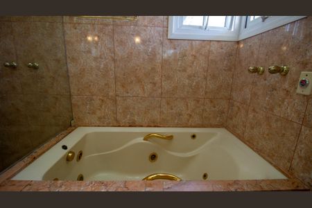 Casa de condomínio à venda com 600m², 4 quartos e 4 vagasBanheiro da Suíte 2