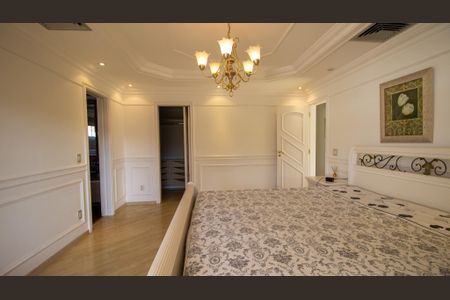 Casa de condomínio à venda com 600m², 4 quartos e 4 vagas Casa de condomínio à venda com 600m², 4 quartos e 4 vagasSuíte 1