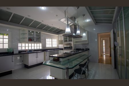 Casa de condomínio à venda com 600m², 4 quartos e 4 vagas Casa de condomínio à venda com 600m², 4 quartos e 4 vagasCozinha