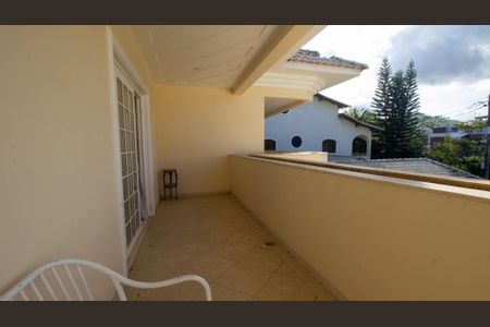 Casa de condomínio à venda com 600m², 4 quartos e 4 vagas Casa de condomínio à venda com 600m², 4 quartos e 4 vagasVaranda