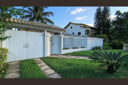 Casa de condomínio à venda com 600m², 4 quartos e 4 vagas Casa de condomínio à venda com 600m², 4 quartos e 4 vagasFachada da Casa