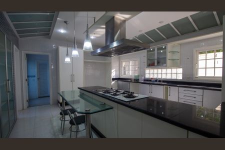 Casa de condomínio à venda com 600m², 4 quartos e 4 vagas Casa de condomínio à venda com 600m², 4 quartos e 4 vagasCozinha