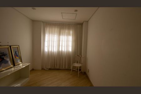 Casa de condomínio à venda com 600m², 4 quartos e 4 vagas Casa de condomínio à venda com 600m², 4 quartos e 4 vagasQuarto