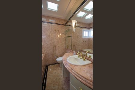 Casa de condomínio à venda com 600m², 4 quartos e 4 vagasBanheiro da Suíte 2