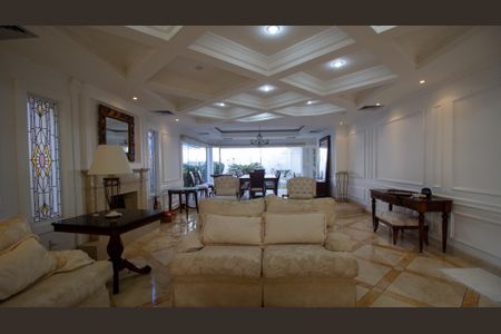 Casa de condomínio à venda com 600m², 4 quartos e 4 vagas Casa de condomínio à venda com 600m², 4 quartos e 4 vagasSala