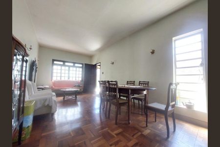 Casa à venda com 314m², 4 quartos e 4 vagas Casa à venda com 314m², 4 quartos e 4 vagasFoto 05