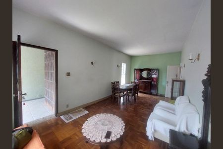 Casa à venda com 314m², 4 quartos e 4 vagas Casa à venda com 314m², 4 quartos e 4 vagasFoto 02