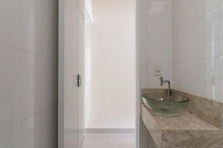 Casa à venda com 125m², 4 quartos e 2 vagas Casa à venda com 125m², 4 quartos e 2 vagasBanheiro Social