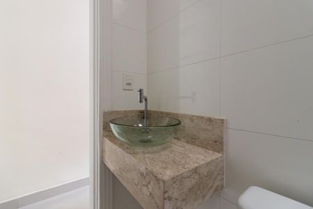 Casa à venda com 125m², 4 quartos e 2 vagas Casa à venda com 125m², 4 quartos e 2 vagasBanheiro Social