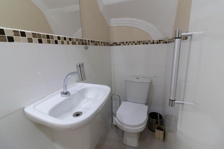 Casa à venda com 125m², 4 quartos e 2 vagas Casa à venda com 125m², 4 quartos e 2 vagasLavabo