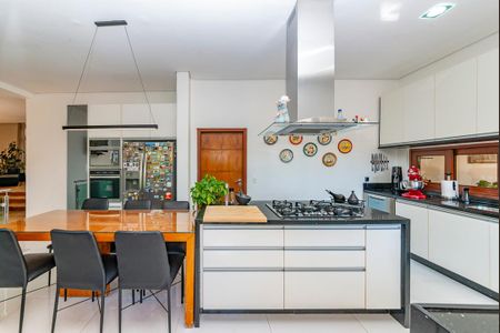 Casa à venda com 560m², 3 quartos e 3 vagasCozinha