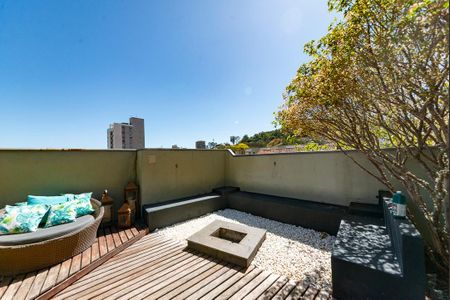 Casa à venda com 560m², 3 quartos e 3 vagasQuintal