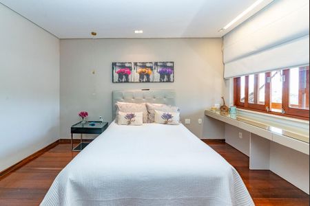 Casa à venda com 560m², 3 quartos e 3 vagasSuíte 2