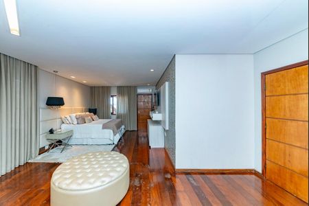 Casa à venda com 560m², 3 quartos e 3 vagasSuíte 1