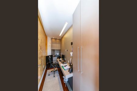 Casa à venda com 560m², 3 quartos e 3 vagasEscritório