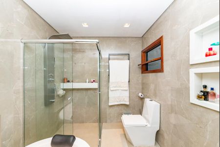 Casa à venda com 560m², 3 quartos e 3 vagasBanheiro da Suíte 1