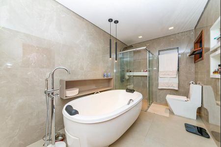 Casa à venda com 560m², 3 quartos e 3 vagasBanheiro da Suíte 1