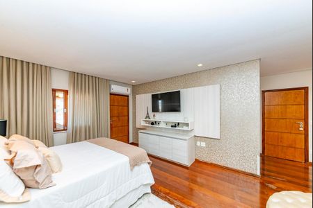 Casa à venda com 560m², 3 quartos e 3 vagasSuíte 1