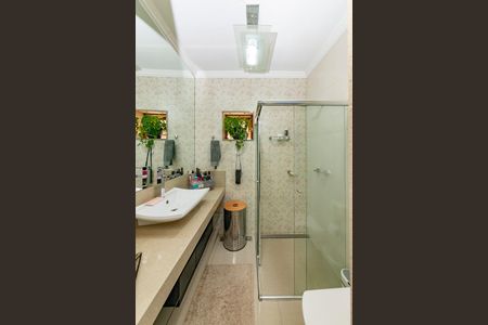 Casa à venda com 560m², 3 quartos e 3 vagasBanheiro da Suíte 2