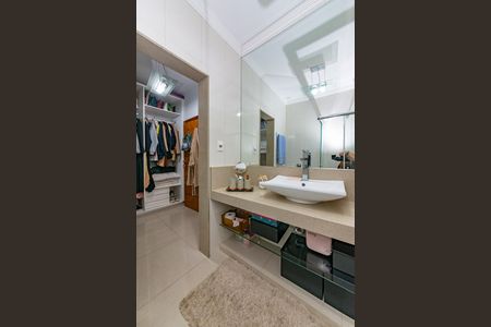 Casa à venda com 560m², 3 quartos e 3 vagasBanheiro da Suíte 2