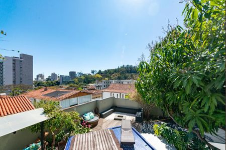 Casa à venda com 560m², 3 quartos e 3 vagasQuintal