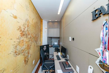 Casa à venda com 560m², 3 quartos e 3 vagasEscritório