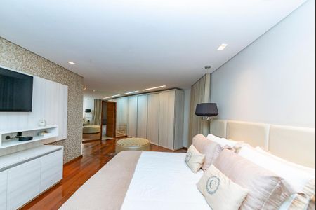 Casa à venda com 560m², 3 quartos e 3 vagasSuíte 1