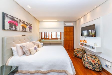 Casa à venda com 560m², 3 quartos e 3 vagasSuíte 2