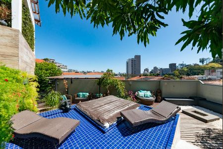 Casa à venda com 560m², 3 quartos e 3 vagasQuintal