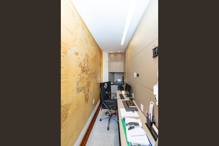 Casa à venda com 560m², 3 quartos e 3 vagasEscritório