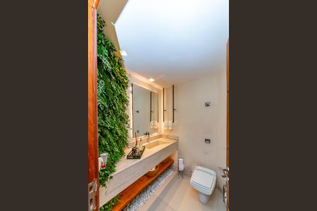 Casa à venda com 560m², 3 quartos e 3 vagasLavabo