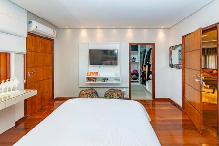 Casa à venda com 560m², 3 quartos e 3 vagasSuíte 2