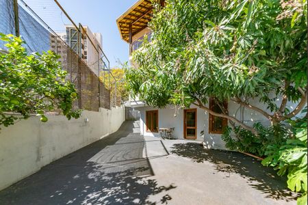 Casa à venda com 560m², 3 quartos e 3 vagasQuintal