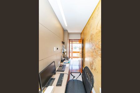 Casa à venda com 560m², 3 quartos e 3 vagasEscritório