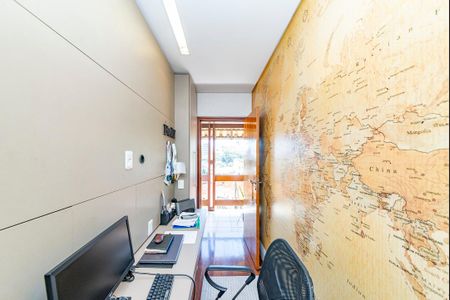 Casa à venda com 560m², 3 quartos e 3 vagasEscritório