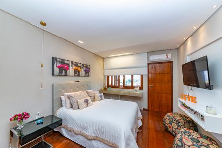 Casa à venda com 560m², 3 quartos e 3 vagasSuíte 2