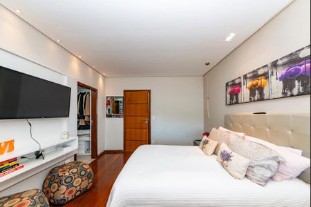 Casa à venda com 560m², 3 quartos e 3 vagasSuíte 2