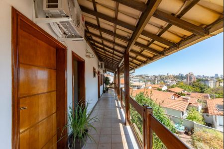 Casa à venda com 560m², 3 quartos e 3 vagasVaranda das Suítes